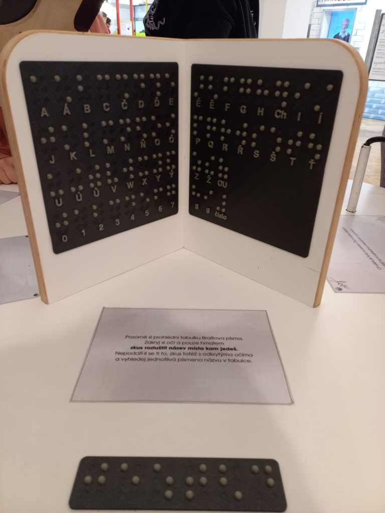 Ukázka Braillova písma.
