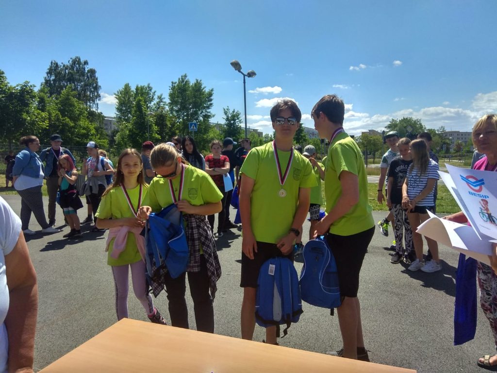 žáci   Základní školy a Mateřské školy Doudleby na krajském kole soutěže mladých cyklistů  v  Hradci králové