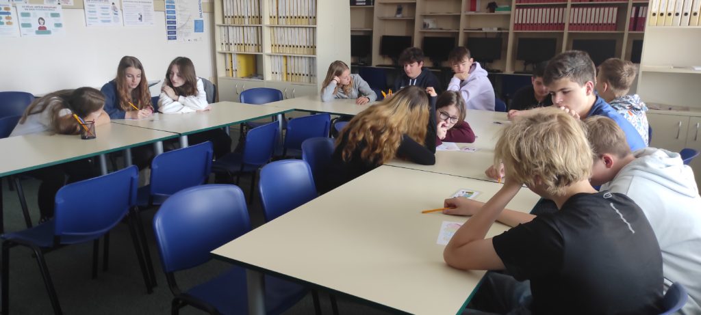 žáci  osmé  třídy Základní školy a Mateřské školy Doudleby navštívili kariérové poradenství na Úřadu práce v Rychnově nad Kněžnou