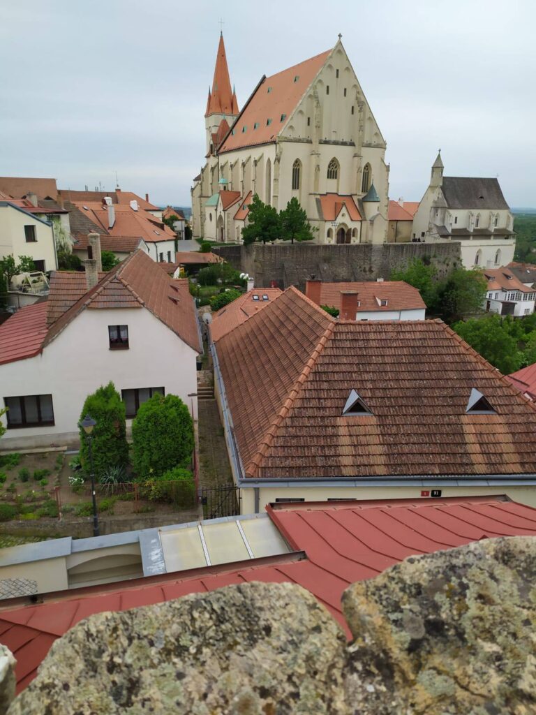 střechy budov