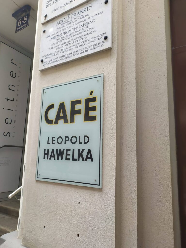 nápis Cafe Leopold Havelka
