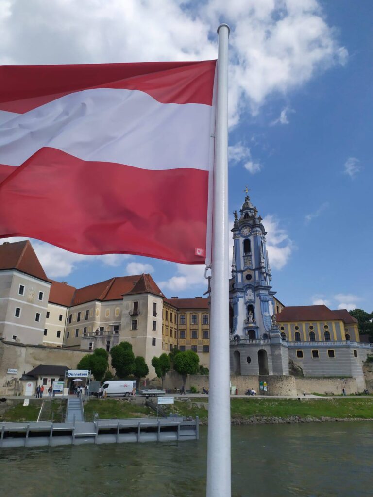 výhled z vyhlídkové lodi na kostel