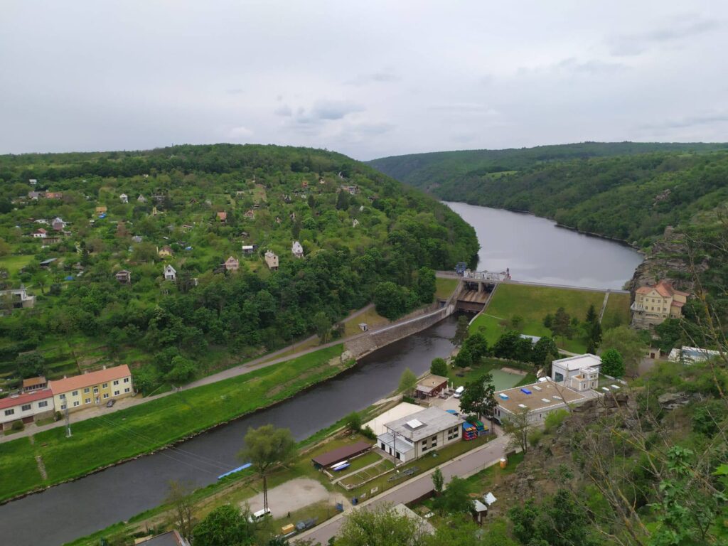 výhled na zdymadlo na Dunaji