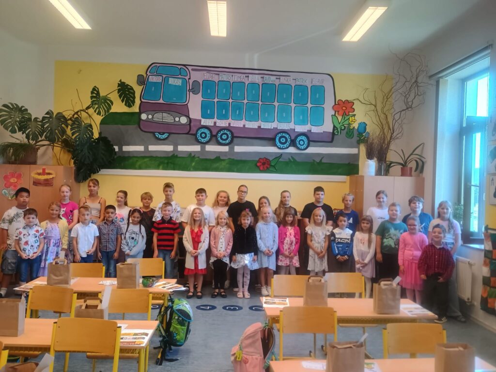 6.A přišla prvňáčkům pomoci